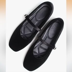 Shoes Stunner Black size 40    9 1-2  to 10 Mary Jane Toe Black Ballet Flats